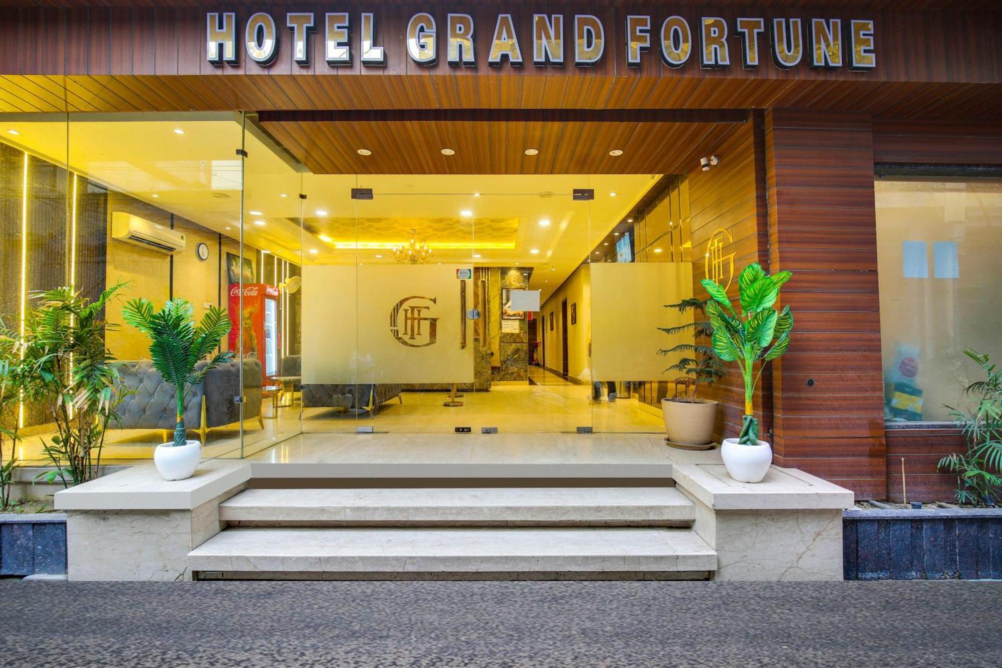 Super Townhouse Grand Fortune Amritsar Eksteriør billede