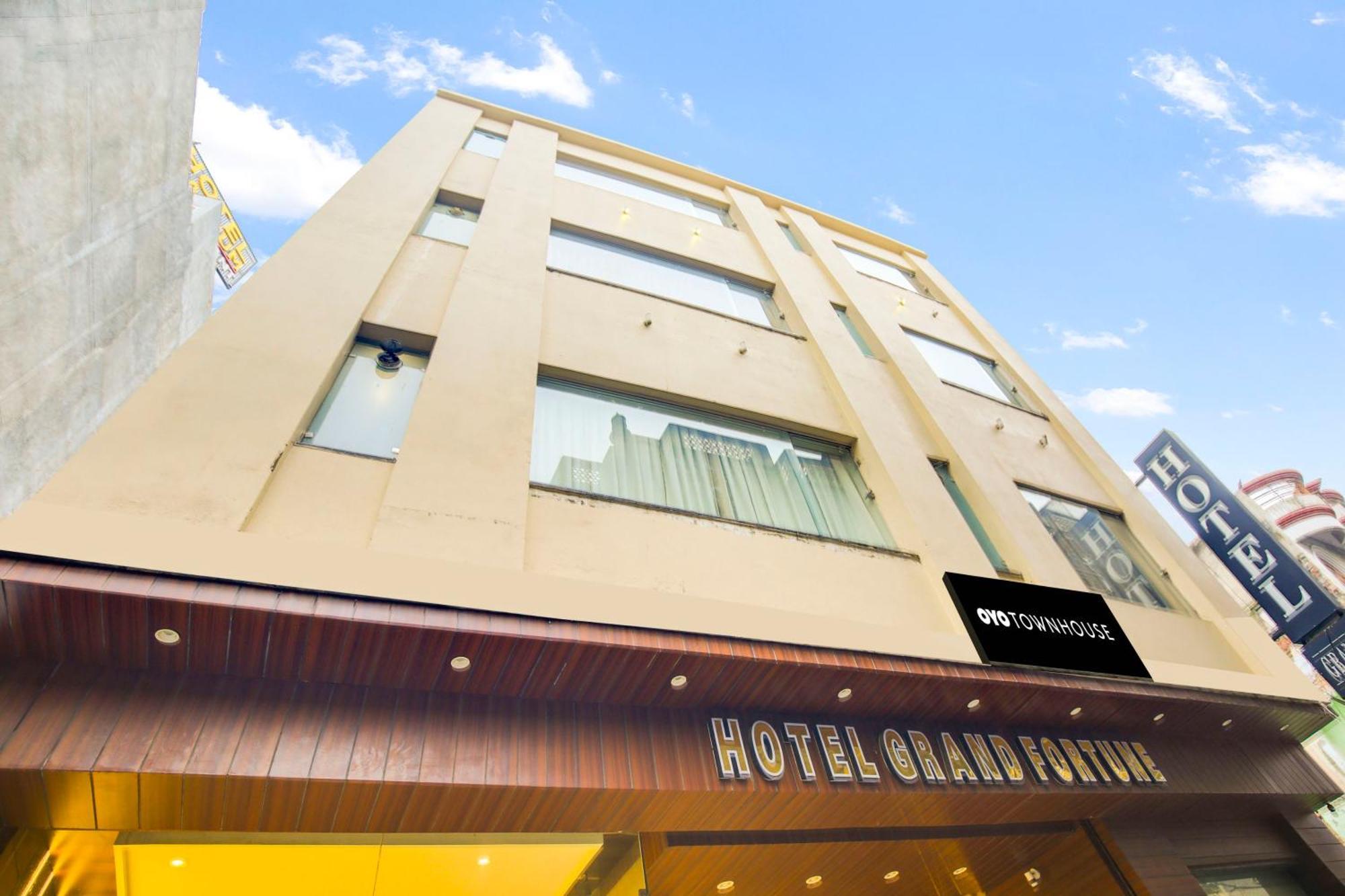 Super Townhouse Grand Fortune Amritsar Eksteriør billede