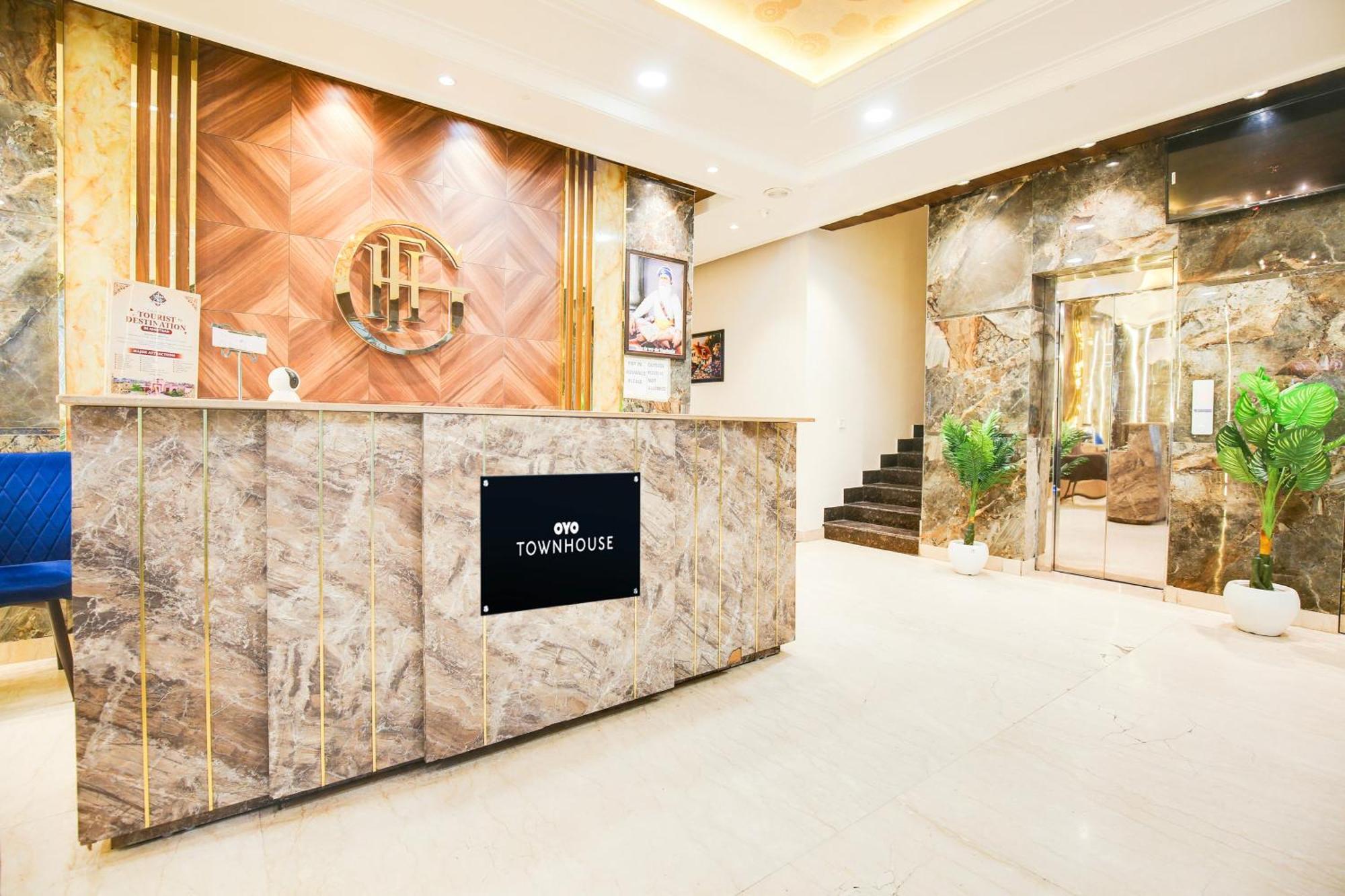 Super Townhouse Grand Fortune Amritsar Eksteriør billede