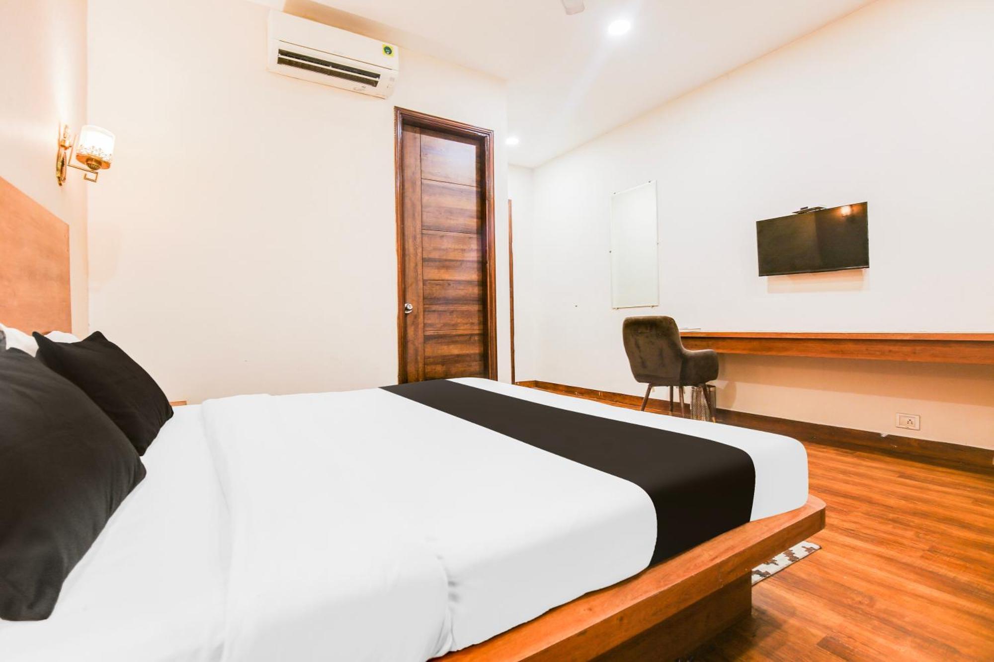 Super Townhouse Grand Fortune Amritsar Eksteriør billede