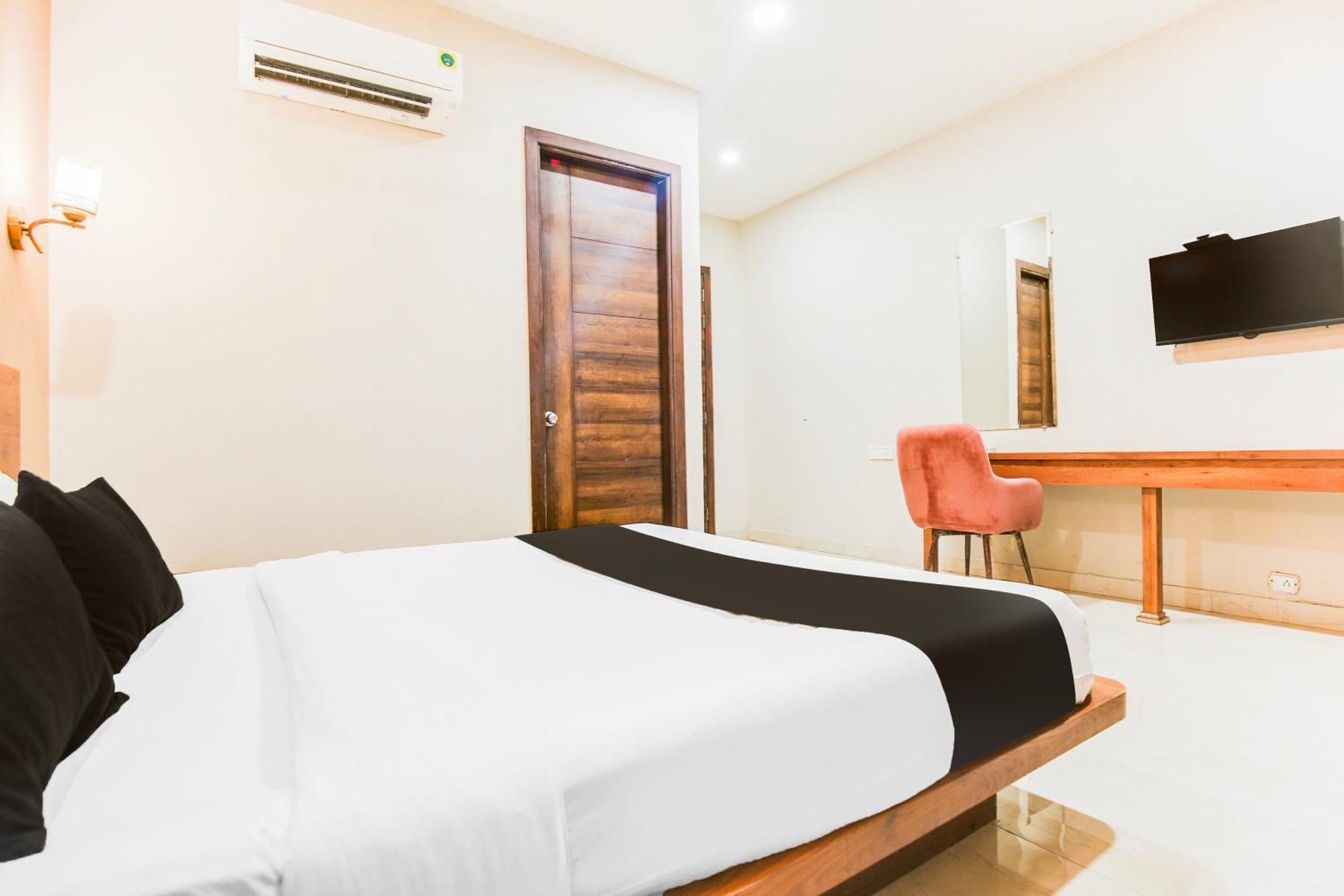 Super Townhouse Grand Fortune Amritsar Eksteriør billede