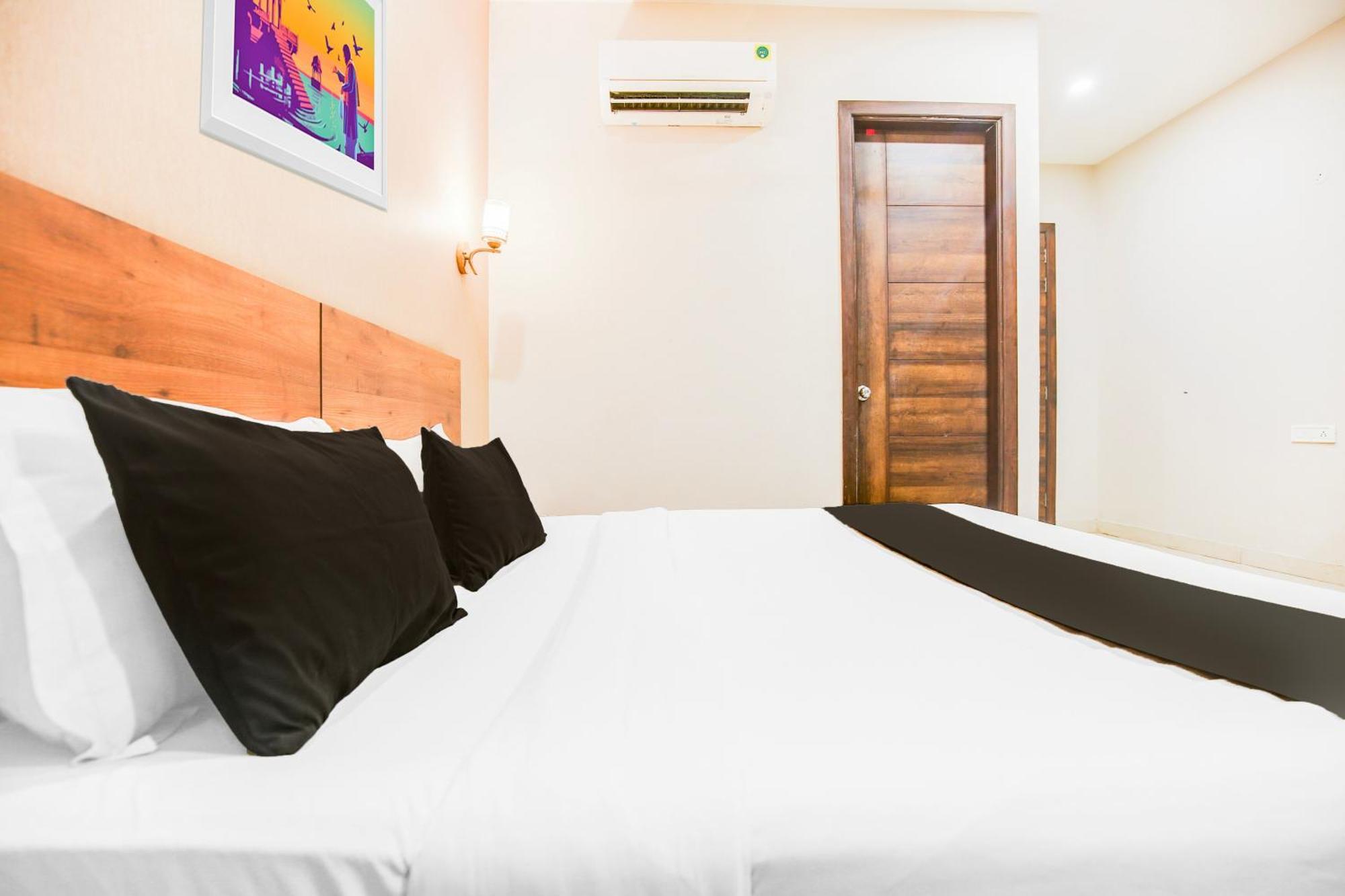 Super Townhouse Grand Fortune Amritsar Eksteriør billede